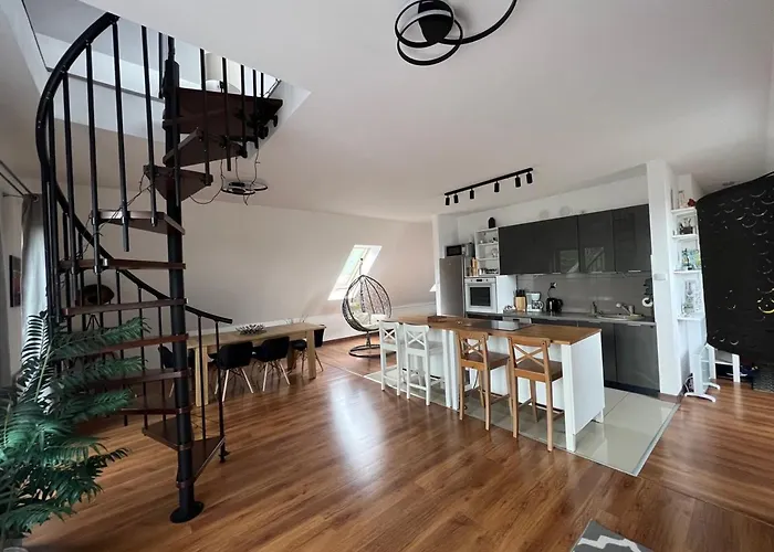 Urocza Przy Wyciagu Arena * 스클라르스카포렘바